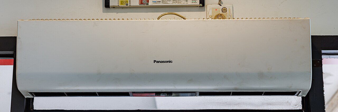 Настенная воздушная завеса Panasonic с горизонтальным выпуском